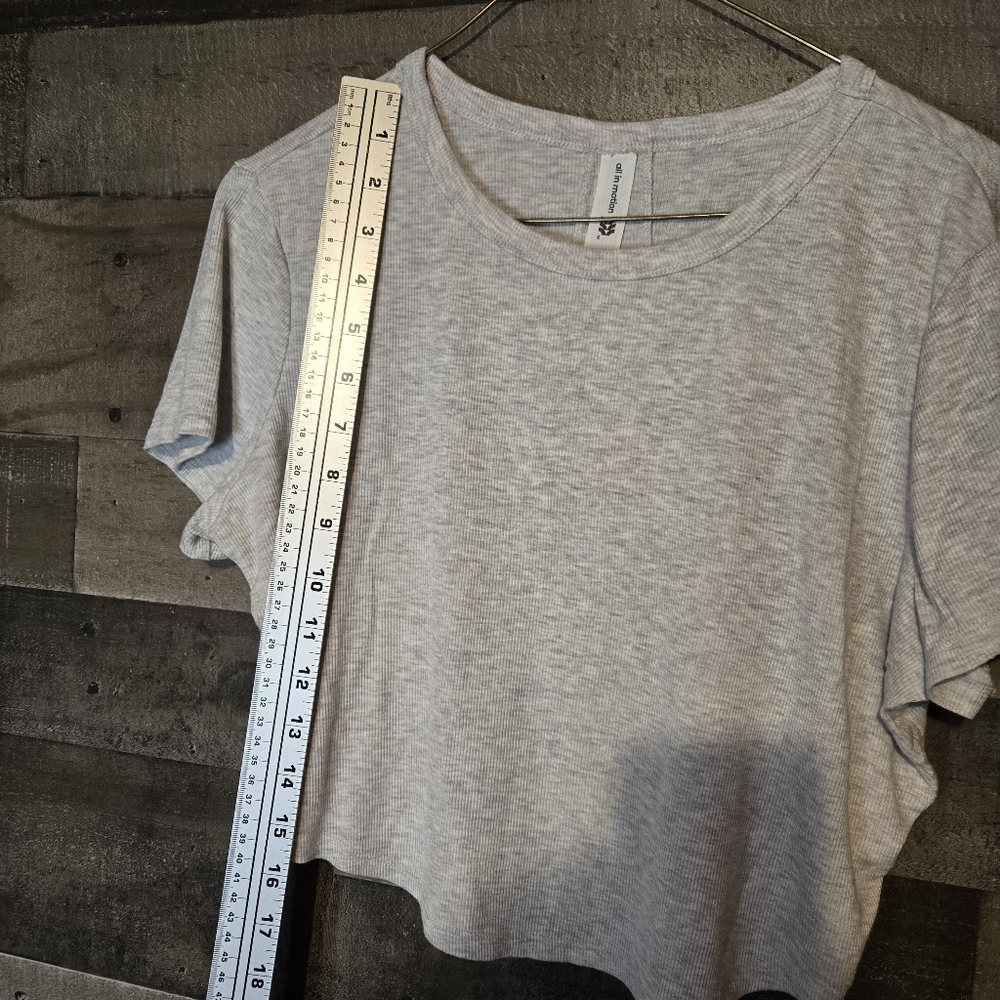 all in motion Light Heather Gray Crop Tee - Picture 4 of 5